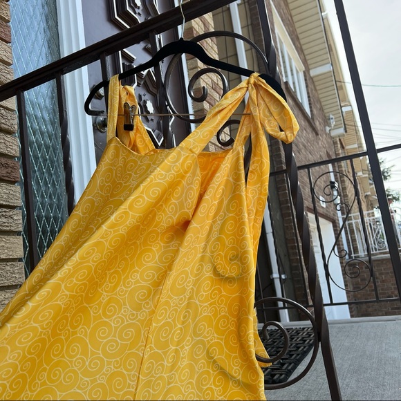 Gorgeous Oriental Print Yellow Silk Maxi Dress - Picture 10 of 15